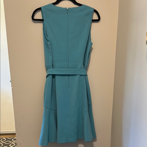 White House Black Market NWOT Belted Blue Sleeveless Dress 12P - Picture 2 of 4